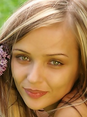 Sexy hottie in nature